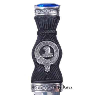 Sgian Dubh - <br>Clan Macnicol Crest