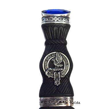 Sgian Dubh - <br>Clan Munro Crest