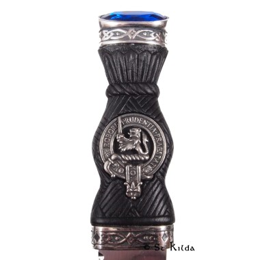 Sgian Dubh - <br>Clan Young Crest