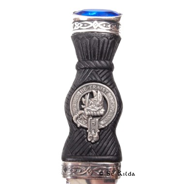 Sgian Dubh - <br>Clan Innes Crest
