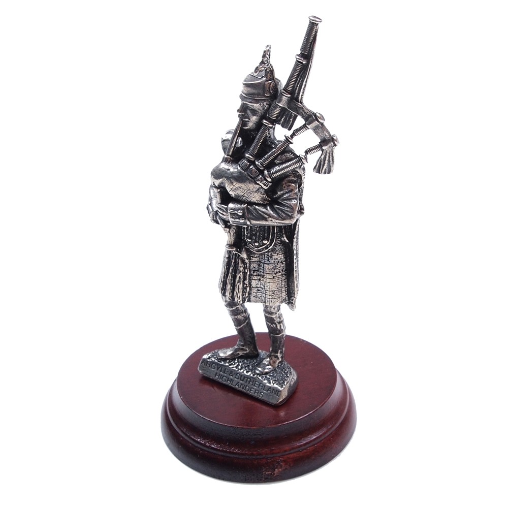 Pipercraft Argyll and Sutherland Highlanders Piper Figurine 